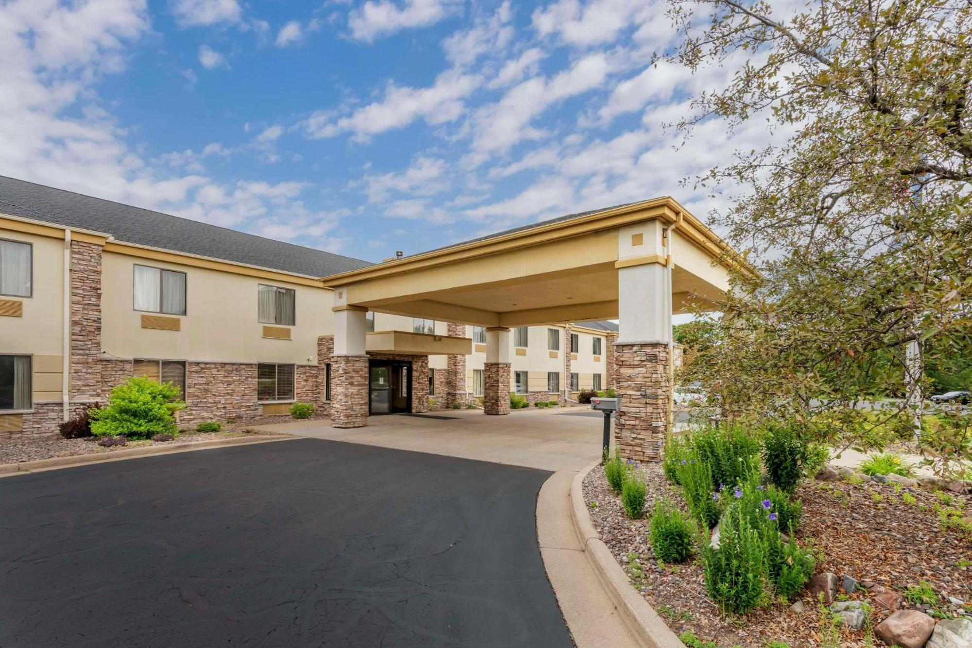 Comfort Inn & Suites Black River Falls I-94 Buitenkant foto