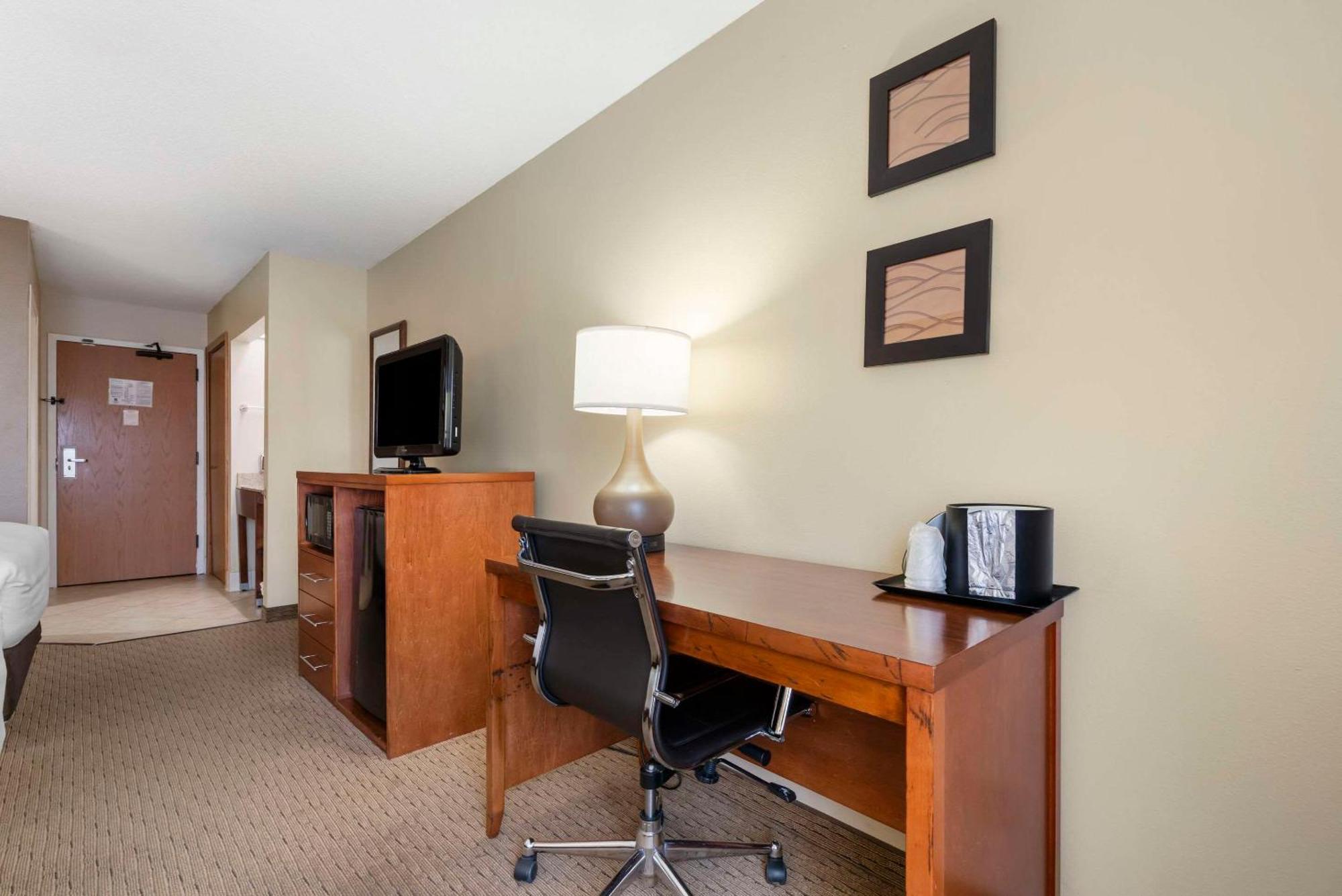 Comfort Inn & Suites Black River Falls I-94 Buitenkant foto