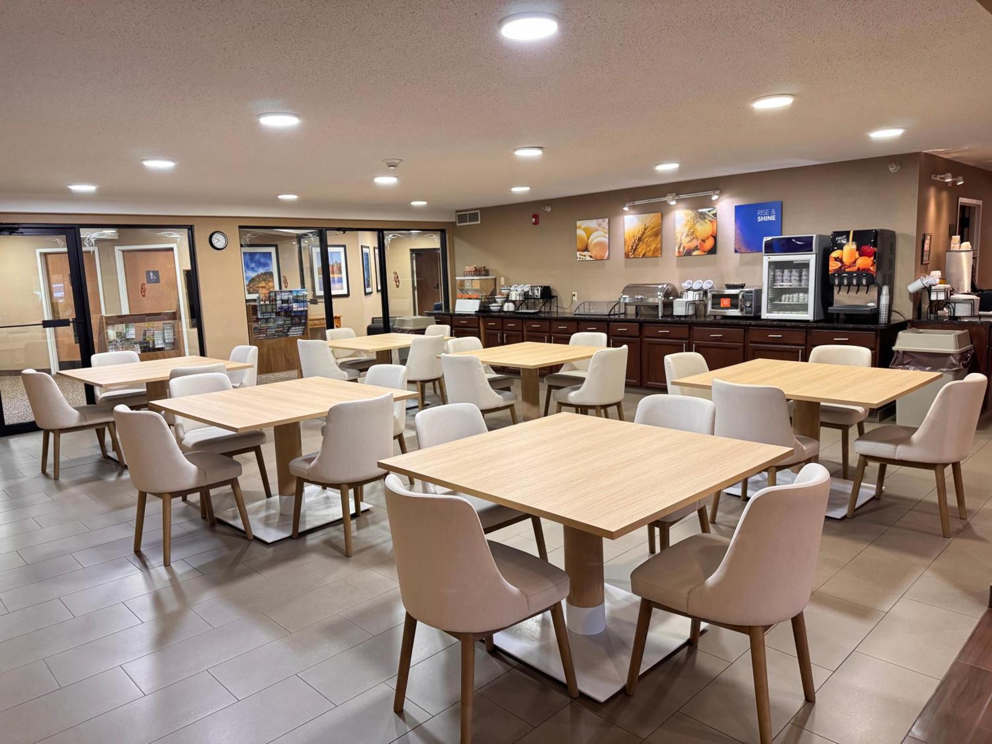 Comfort Inn & Suites Black River Falls I-94 Buitenkant foto